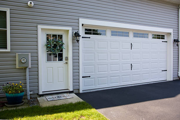 24/7 Emergency Garage Door Panel Replacement experts in Plainfield Village, CT
